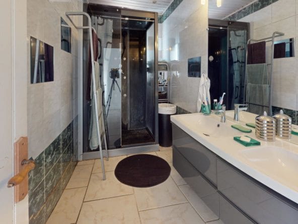 Maison-piscine-Castelginest-Bathroom