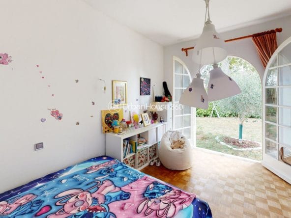 AU-COEUR-DE-GRATENTOUR-Bedroom