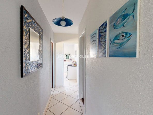 MAISON-SOLARIA-couloirhaut