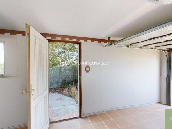 MAISON-SOLARIA-garagefaceporte-vide