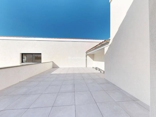 T4-Arzac-Rooftop-1658_defurnished