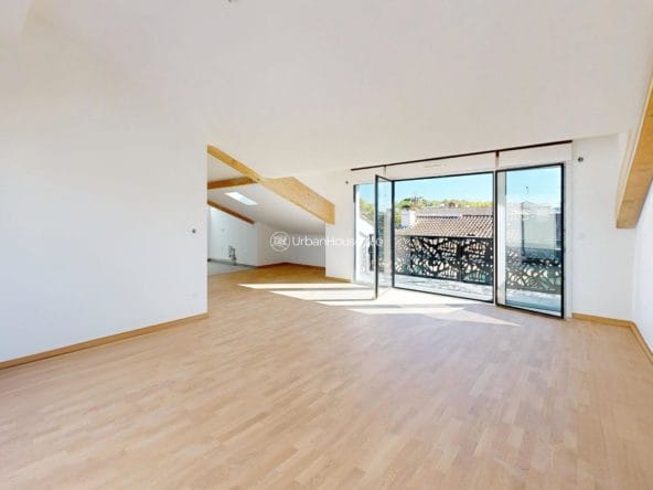 T4-Arzac-Rooftop-Living-Room-Defurnished 2