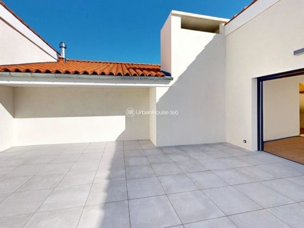 T4-Arzac-Rooftop-Terrasse-Defurnished 2