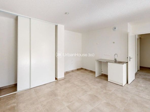 T4-Rdc-Suzan-Garden-Living-Room-Defurnished 1