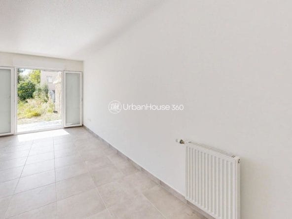 T4-Rdc-Suzan-Garden-Living-Room-Defurnished