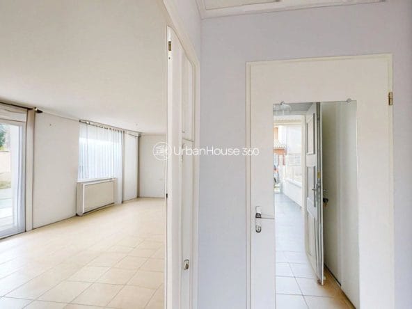 VILLA-NEUVE-PISCINE-PIBRAC-entreesejour-defurnished