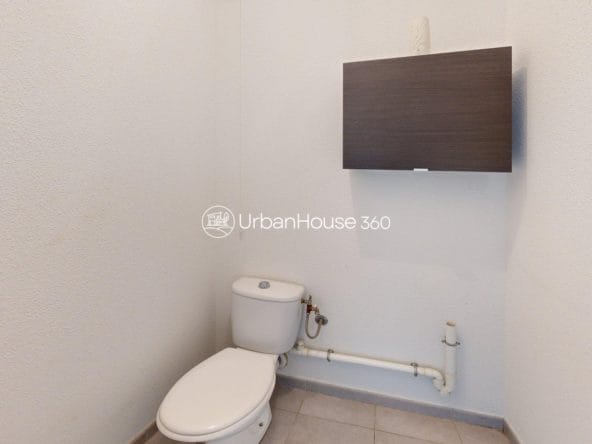 T3-Lumineux-double-terrasse-Gare-St-Martin-du-Touch-Bathroom