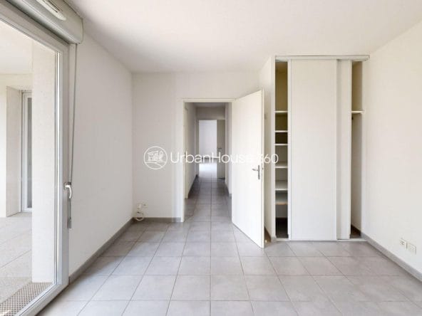 T3-Lumineux-double-terrasse-Gare-St-Martin-du-Touch-Bedroom 1