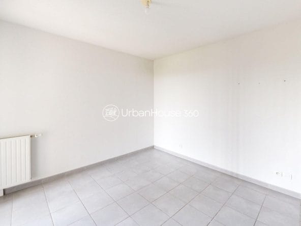 T3-Lumineux-double-terrasse-Gare-St-Martin-du-Touch-Bedroom