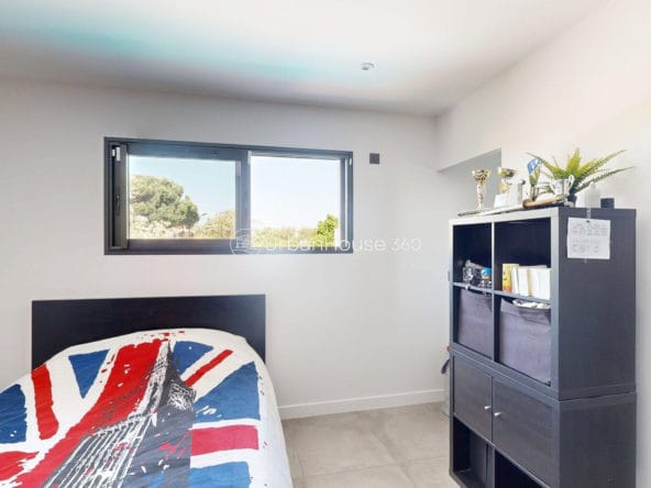 VILLA-STYLE-CALIFORNIEN-LARDENNE-Chambre17m2-UnionJack
