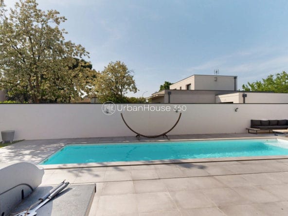 VILLA-STYLE-CALIFORNIEN-LARDENNE-Chambre37m2SuiteRdc-VuePiscine