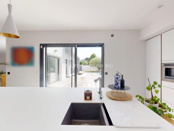 VILLA-STYLE-CALIFORNIEN-LARDENNE-Cuisine-Ilot-1