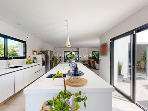 VILLA-STYLE-CALIFORNIEN-LARDENNE-Cuisine-Ilot-2