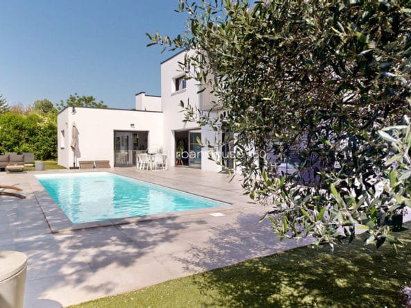 VILLA-STYLE-CALIFORNIEN-LARDENNE-Facade-coté-olivier