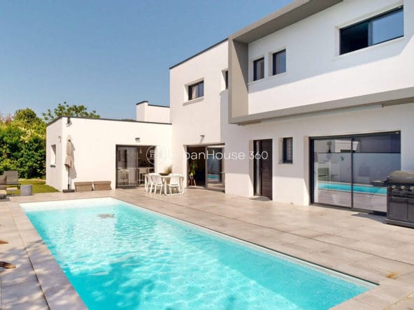 VILLA-STYLE-CALIFORNIEN-LARDENNE-Facade-devantolivier-1