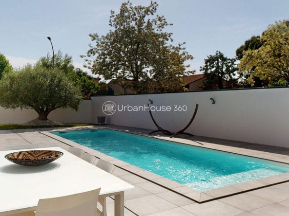 VILLA-STYLE-CALIFORNIEN-LARDENNE-Piscine-Olivier-VueLarge