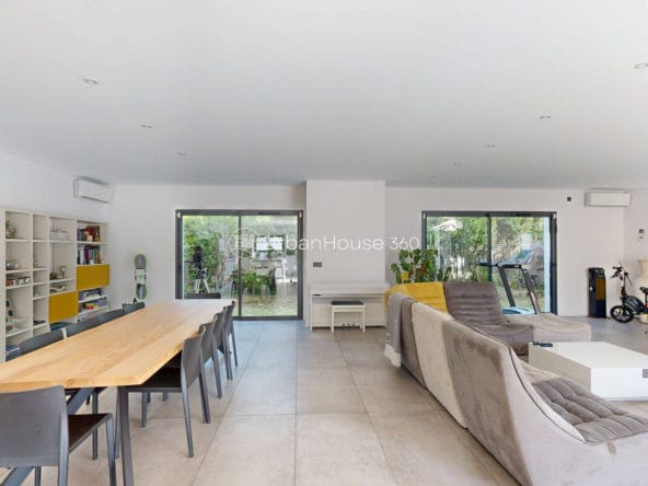 VILLA-STYLE-CALIFORNIEN-LARDENNE-Salle-Manger-Sejour-face