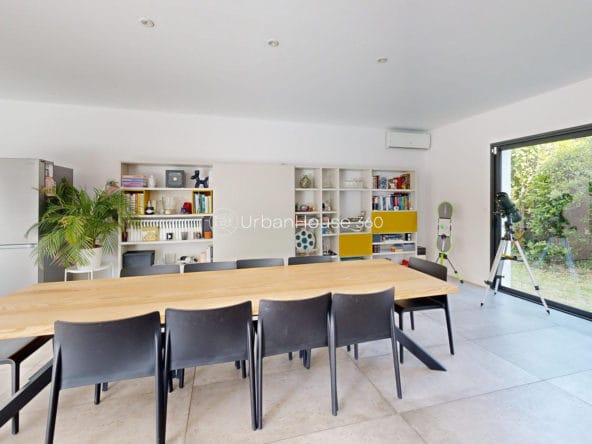 VILLA-STYLE-CALIFORNIEN-LARDENNE-Salle-Manger-VueGenerale