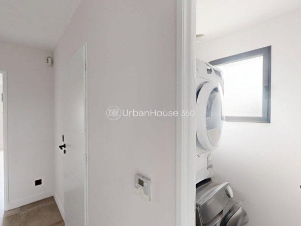 VILLA-STYLE-CALIFORNIEN-LARDENNE-Vide-Buanderie-LaveLinge