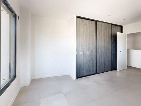 VILLA-STYLE-CALIFORNIEN-LARDENNE-Vide-Chambre22m2-buroplacard