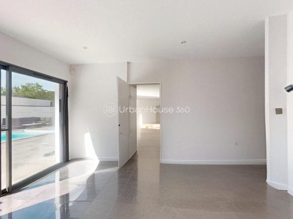 VILLA-STYLE-CALIFORNIEN-LARDENNE-Vide-Chambre37m2Suite-piscinesalon