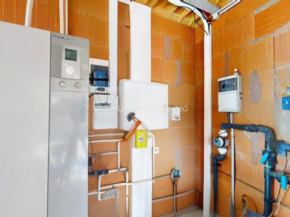 VILLA-STYLE-CALIFORNIEN-LARDENNE-Vide-Garage-Chaufferie-1