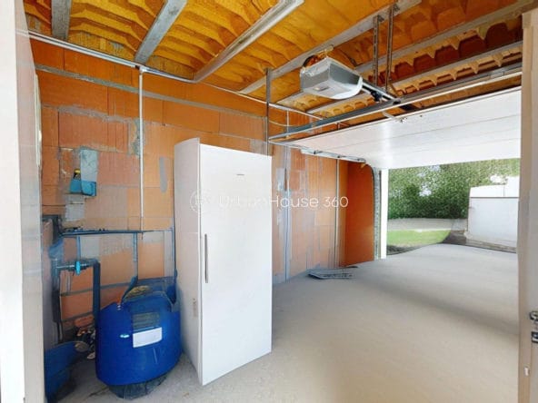 VILLA-STYLE-CALIFORNIEN-LARDENNE-Vide-Garage-Chaufferie-2