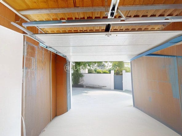 VILLA-STYLE-CALIFORNIEN-LARDENNE-Vide-Garage-Independant-1