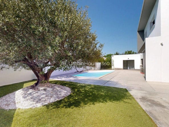 VILLA-STYLE-CALIFORNIEN-LARDENNE-Vide-Olivier-FacePiscine