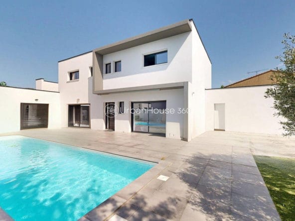 VILLA-STYLE-CALIFORNIEN-LARDENNE-Vide-Piscine-VueDroitGarage