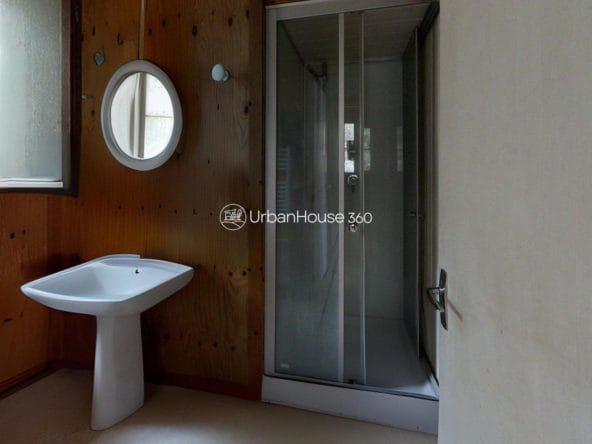 CHALET-BOIS-EN-PERIGORD-NOIR-Bathroom-Defurnished