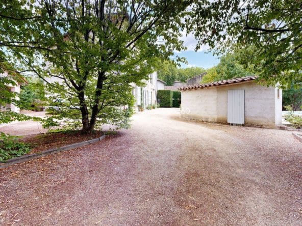 Domaine-Alleeportail2