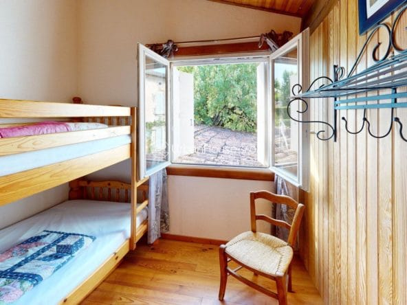 Domaine-Bedroom 1