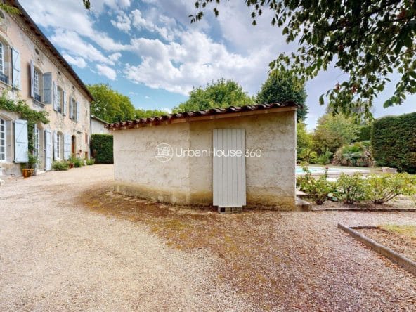 Domaine-facepoolhouse