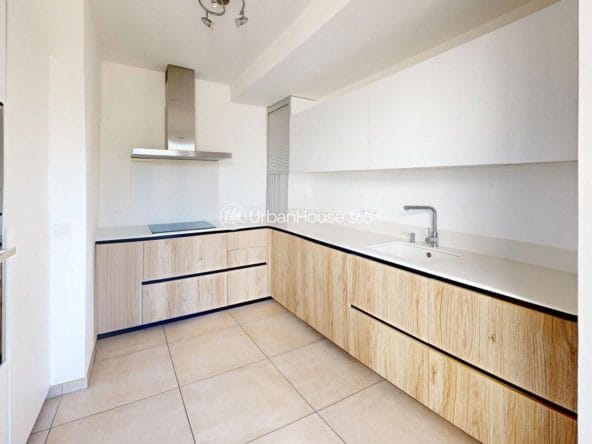 MAISON-SUR-LES-TOITS-ROOFTOP-cuisinevide2